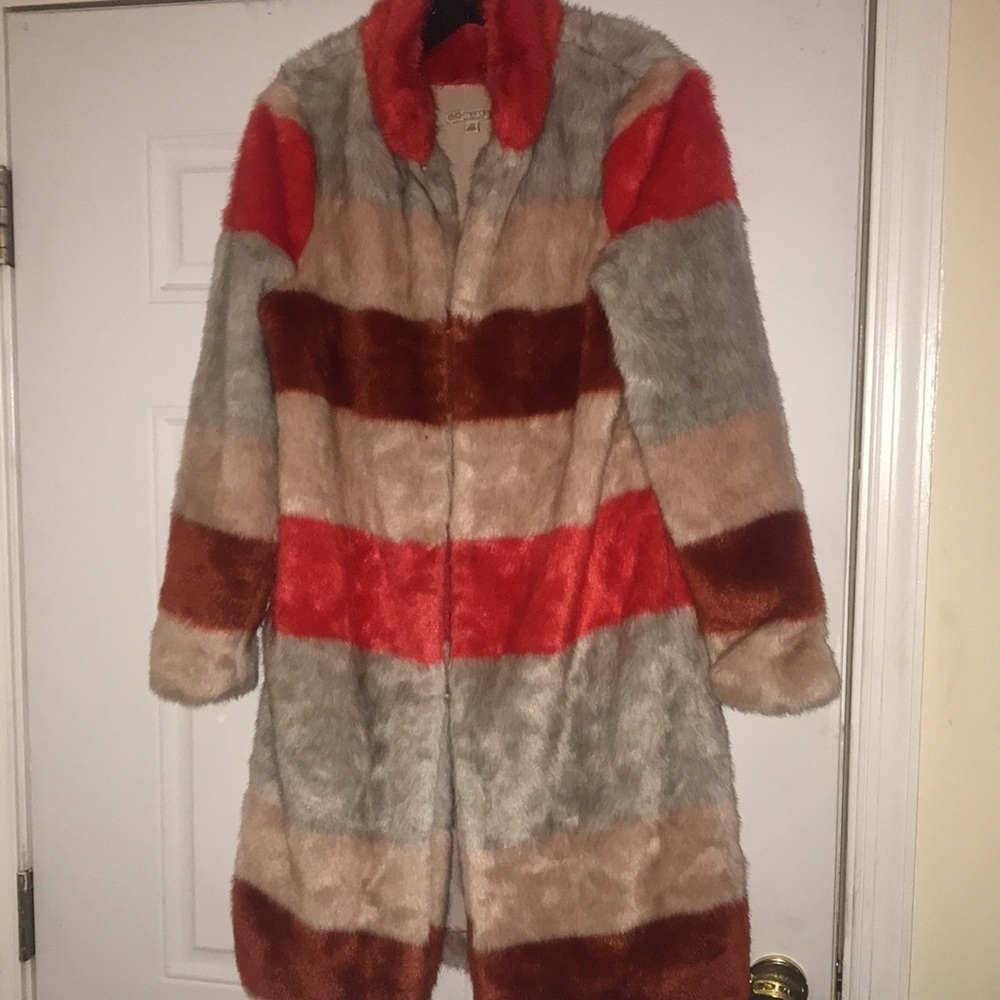 Eva Mendes faux fur coat - Picture 3 of 5